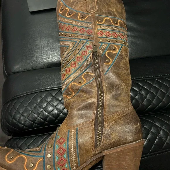 Boots - Picture 5 of 11